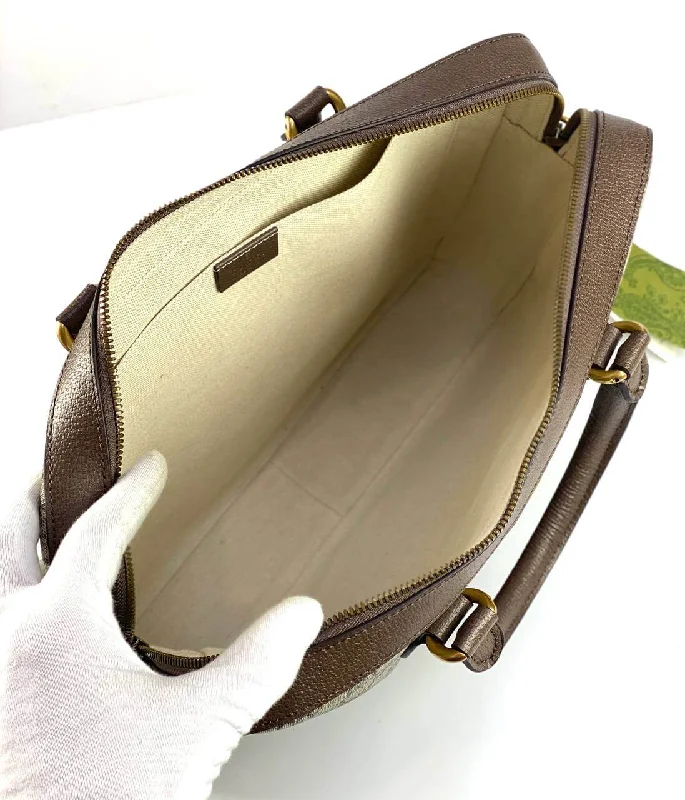 Women Gucci bags with a snap - button closure and a decorative charmMen's briefcase from the Gucci Ophidia GG collection