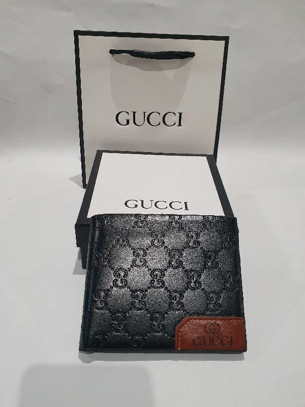 Ladies Gucci shoulder bags with a magnetic - closure flapGucci Wallet (Men)