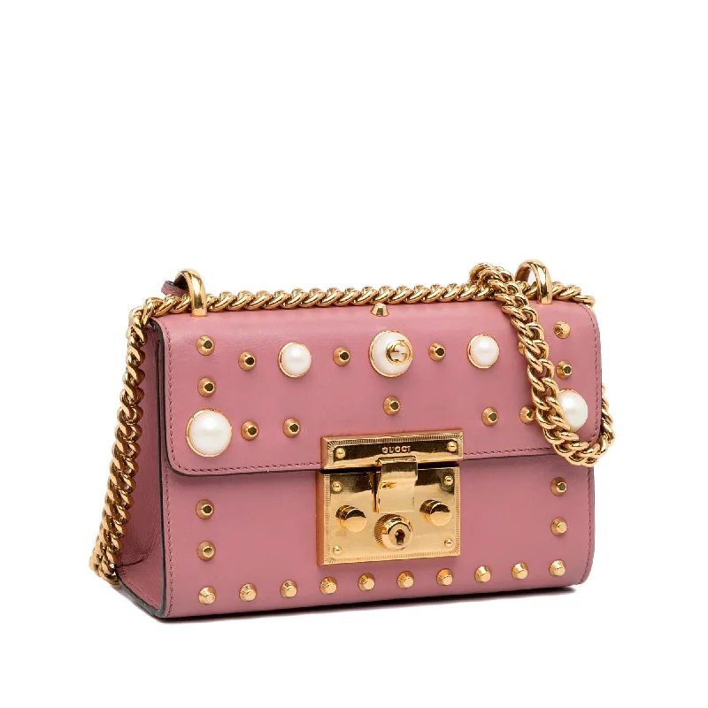 Ladies Gucci shoulder bags with a tassel decorationGucci Pearl Studded Padlock (SHG-r5jgoa)