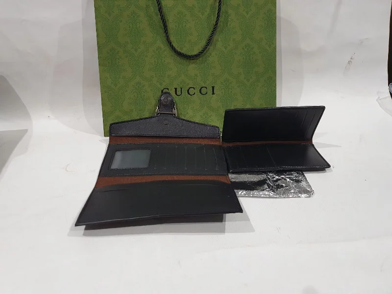 Women Gucci bags with a zip - around closure for securityGucci 2in1 Wallet (With a Card Holder )