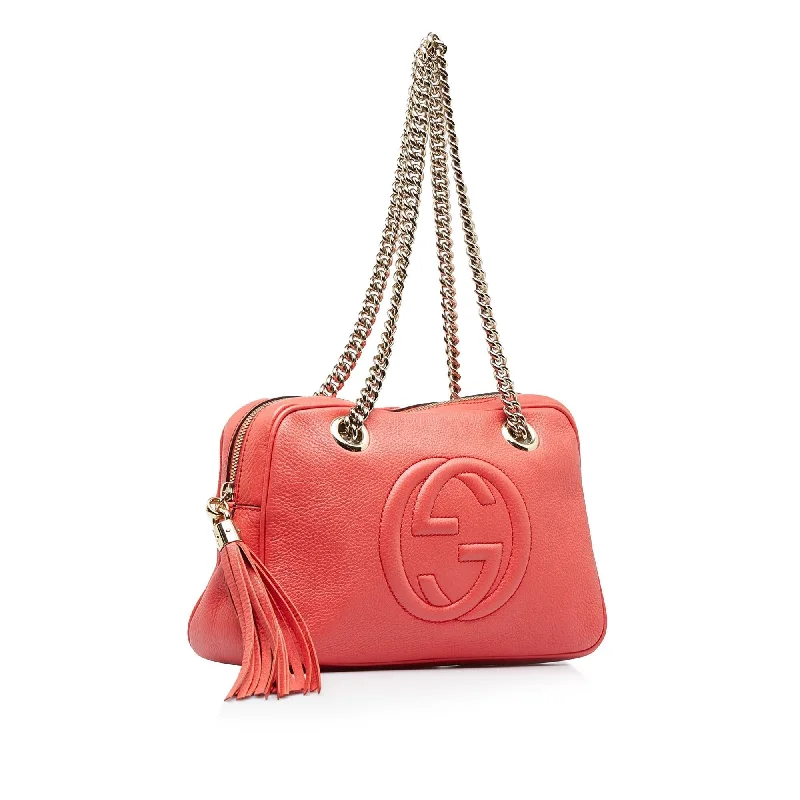 Women Gucci bags with a snap - button closure and a decorative charmGucci Soho Chain Shoulder Bag (SHG-UDnyn3)