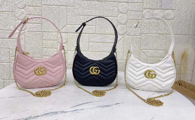 Women Gucci bags with a front - zip pocket for small itemsGucci Handbag should top handle