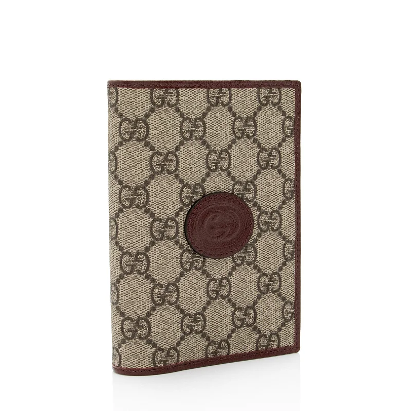 Gucci backpacks for women with a padded laptop compartmentGucci GG Supreme Interlocking G Passport Cover (SHF-mQsJIh)