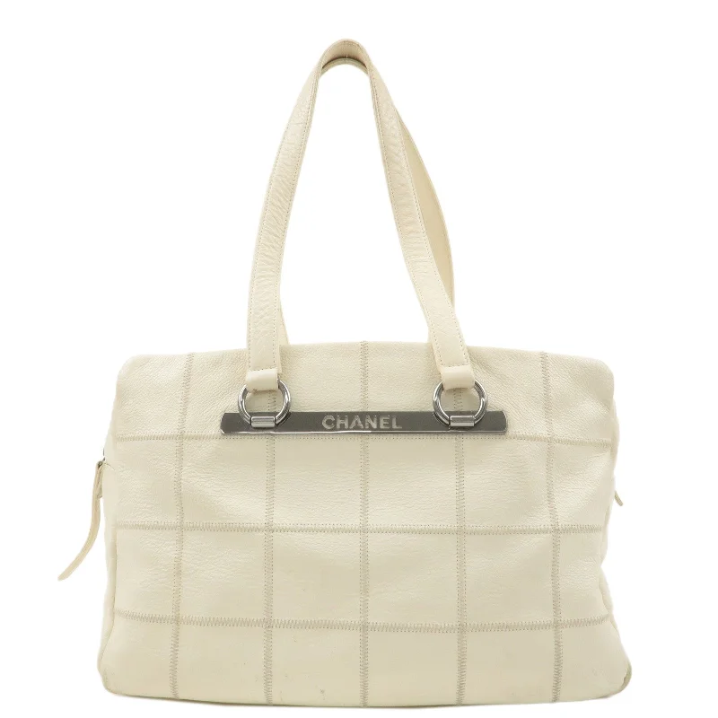 Chanel Handbag with Adjustable Strap for ComfortCHANEL Chocolate Bar Caviar Skin Tote Bag Hand Bag White