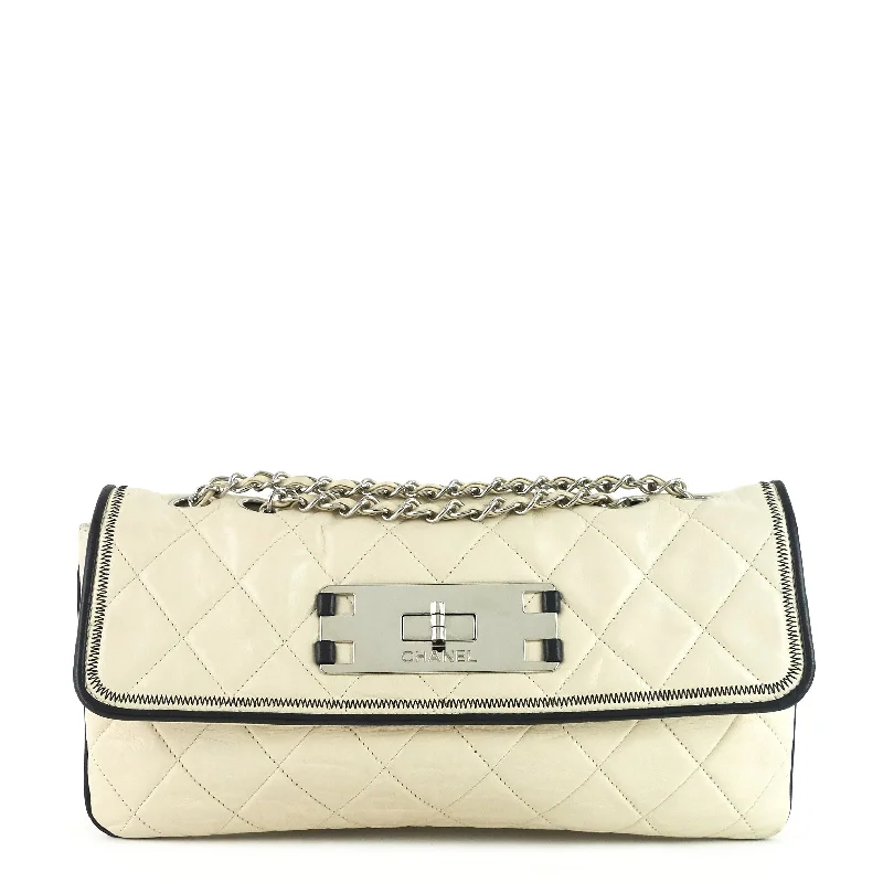 Chanel Quilted Leather Shoulder Bag for FashionistasReissue Lambskin Shoulder Bag