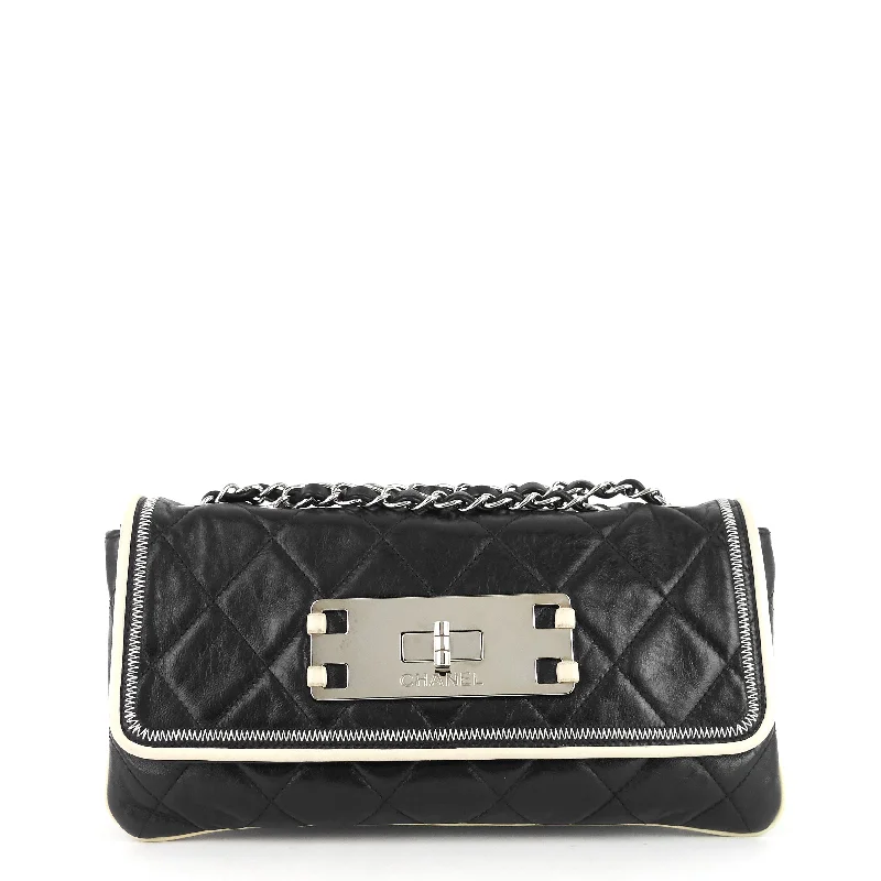 Chanel Lightweight Handbag for Daily ErrandsReissue Lambskin Shoulder Bag