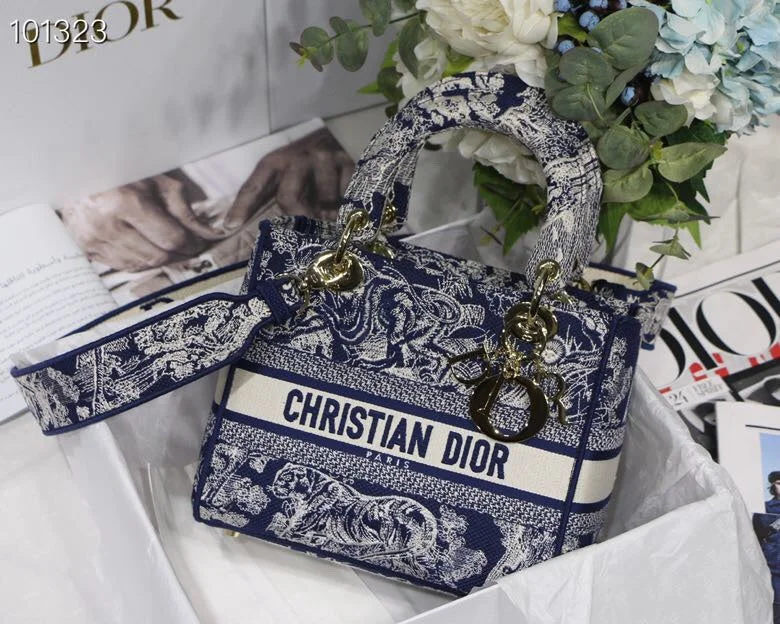 Luxury Christian Dior crossbody bags with a chain - link strapBC - Dior Bags - 085