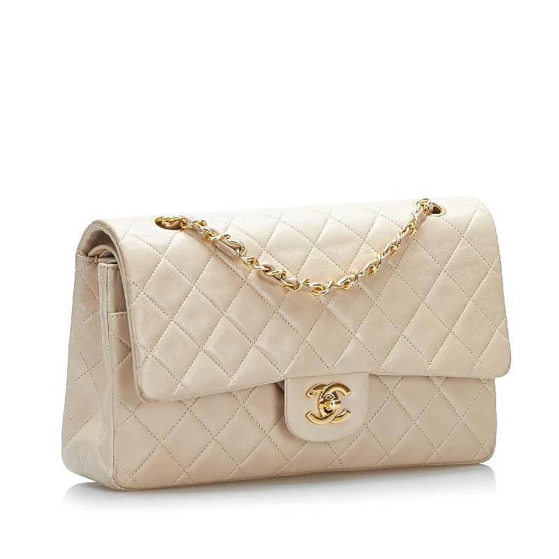 Chanel Vintage Inspired Handbag for Retro LoversChanel Medium Classic Lambskin Double Flap (5D9hdy)