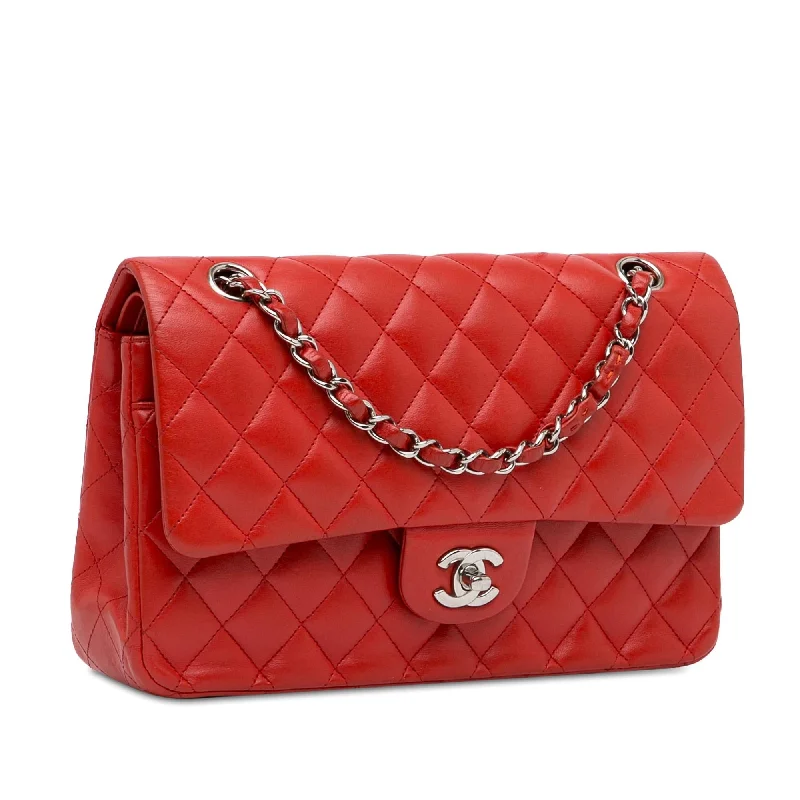 Chanel Chain Strap Handbag for Everyday UseChanel Medium Classic Lambskin Double Flap (6e5LDW)