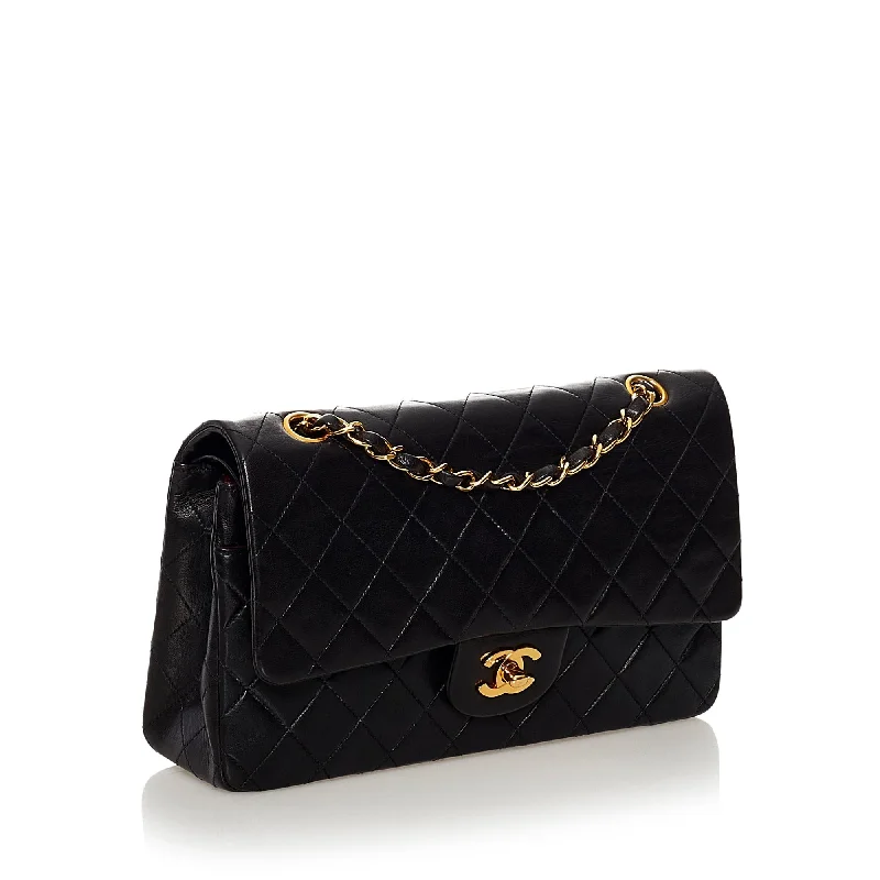 Chanel Lightweight Handbag for Daily ErrandsChanel Medium Classic Lambskin Double Flap (GlwoII)