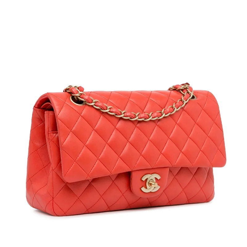 Chanel Quilted Leather Shoulder Bag for FashionistasChanel Medium Classic Lambskin Double Flap (H1Kink)