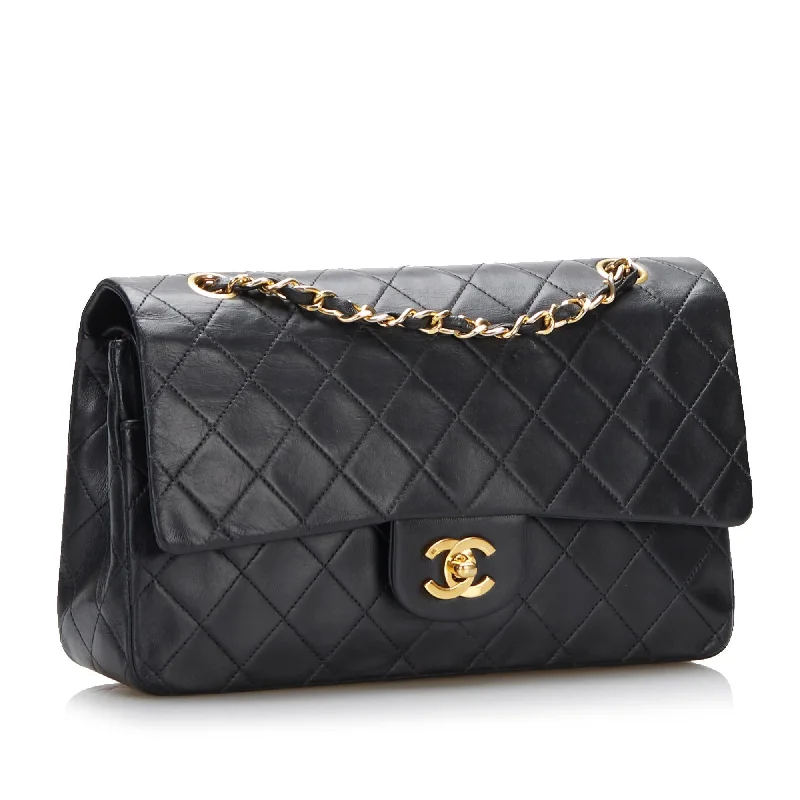 Chanel All - Match Handbag for Versatile StylingChanel Medium Classic Lambskin Double Flap (IvJ7at)