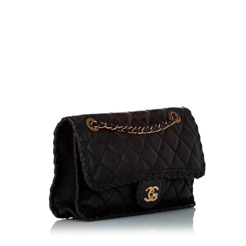 Chanel Vintage Inspired Handbag for Retro LoversChanel Medium Classic Lambskin Flap (36395)