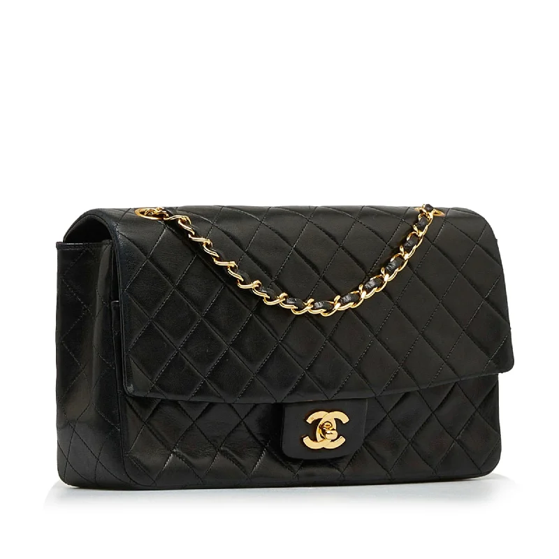 Chanel Lightweight Handbag for Daily ErrandsChanel Medium Classic Lambskin Single Flap Bag (MX38qT)