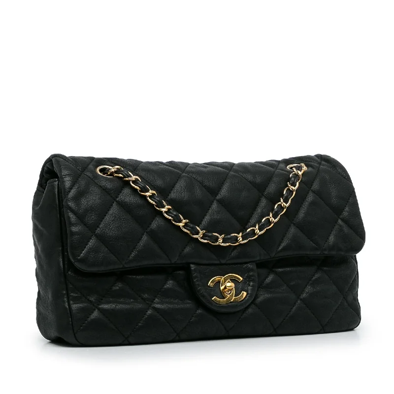 Chanel All - Match Handbag for Versatile StylingChanel Medium Classic Lambskin Single Flap (OBN1xh)