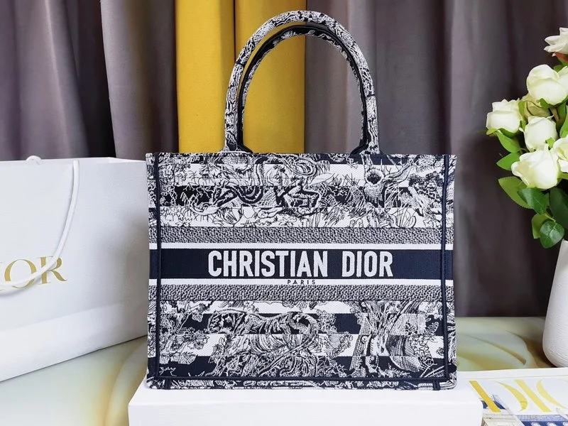 Trendsetting Christian Dior crossbody bags with a colorful strapChristian Dior  Bags - 2737