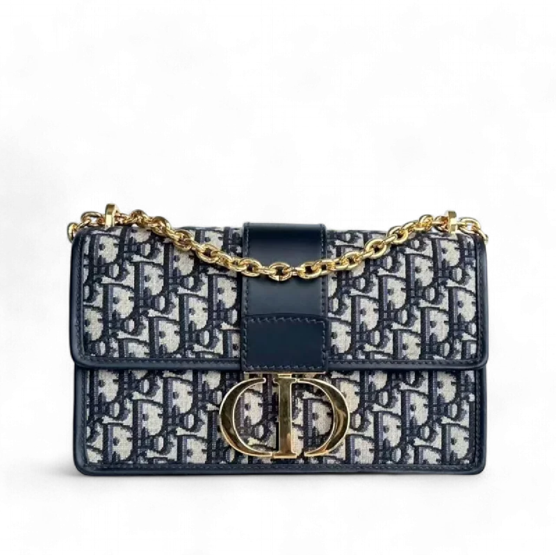 Fashion - forward Christian Dior tote bags for the modern womanDior 30 Montaigne - Oblique Canvas Bag with Golden Hardware