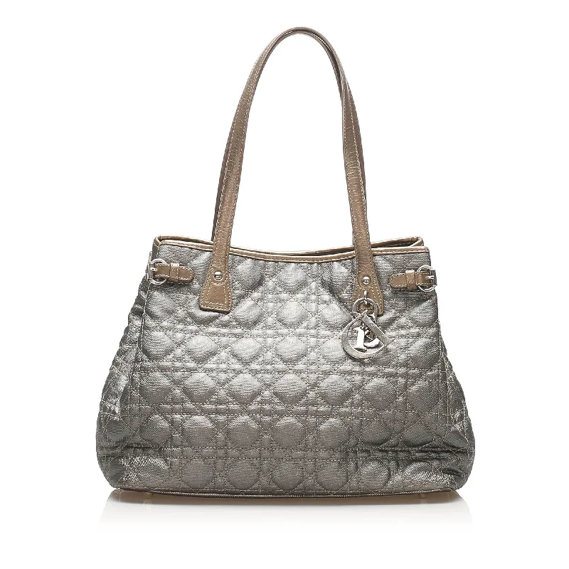 Christian Dior bags with a quilted pattern and gold - toned hardwareDior Cannage Panarea Tote Bag (14898)