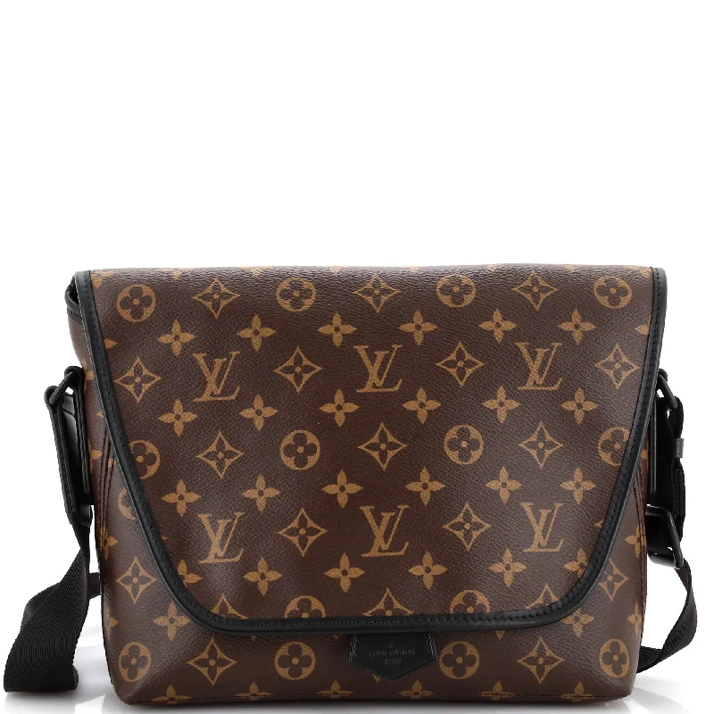 Christian Dior handbags with a removable shoulder strap for versatilityMagnetic Messenger Bag Macassar Monogram Canvas